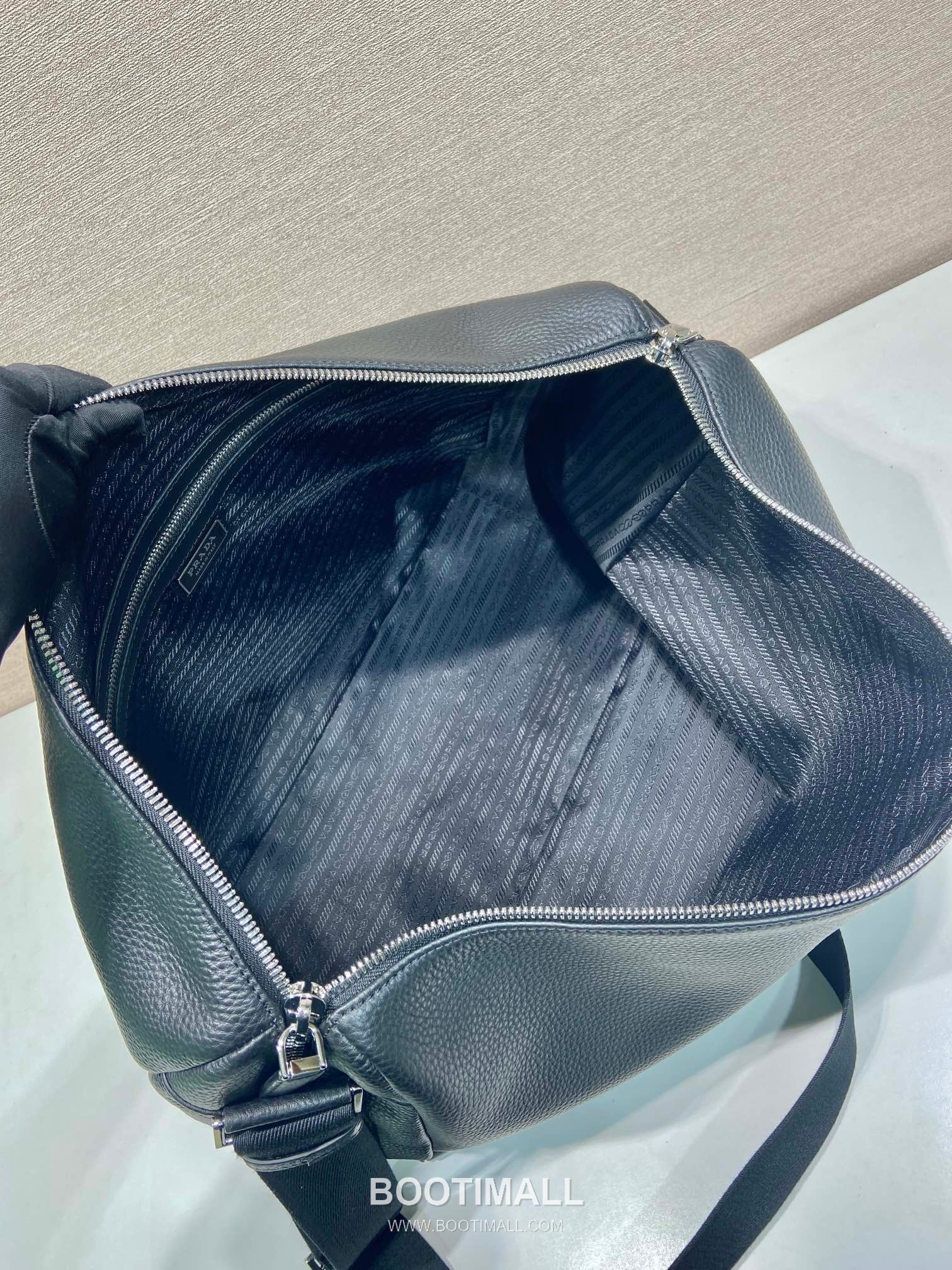 Prada Messenger Bag Leather Black 프라다 2VH185 메신저백 가죽 블랙 43cm 8
