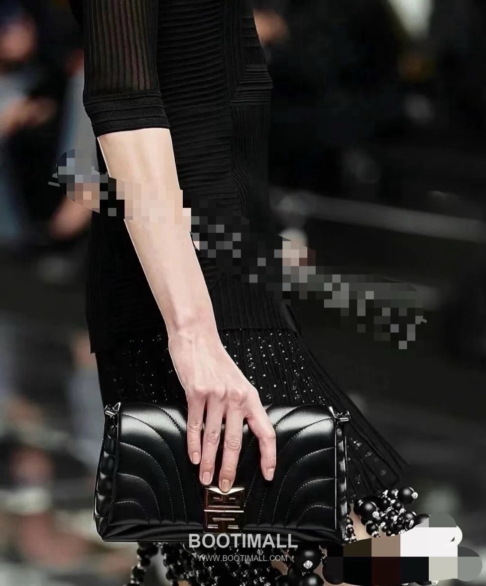 Fendi 4G Soft Baguette Lambskin Black Shoulder Bag 펜디 4G 소프트 바게트 램스킨 블랙 숄더백 25cm 2