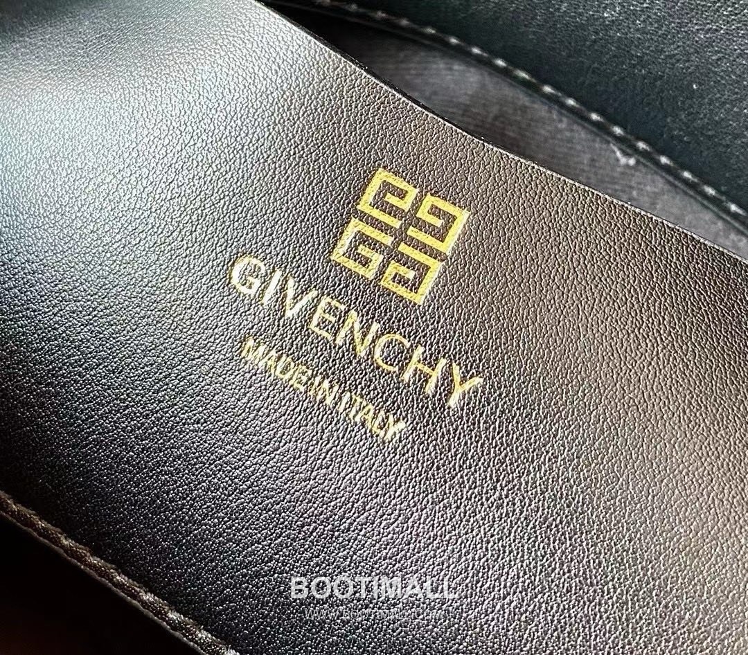 Fendi 4G Soft Baguette Lambskin Black Shoulder Bag 펜디 4G 소프트 바게트 램스킨 블랙 숄더백 25cm 12