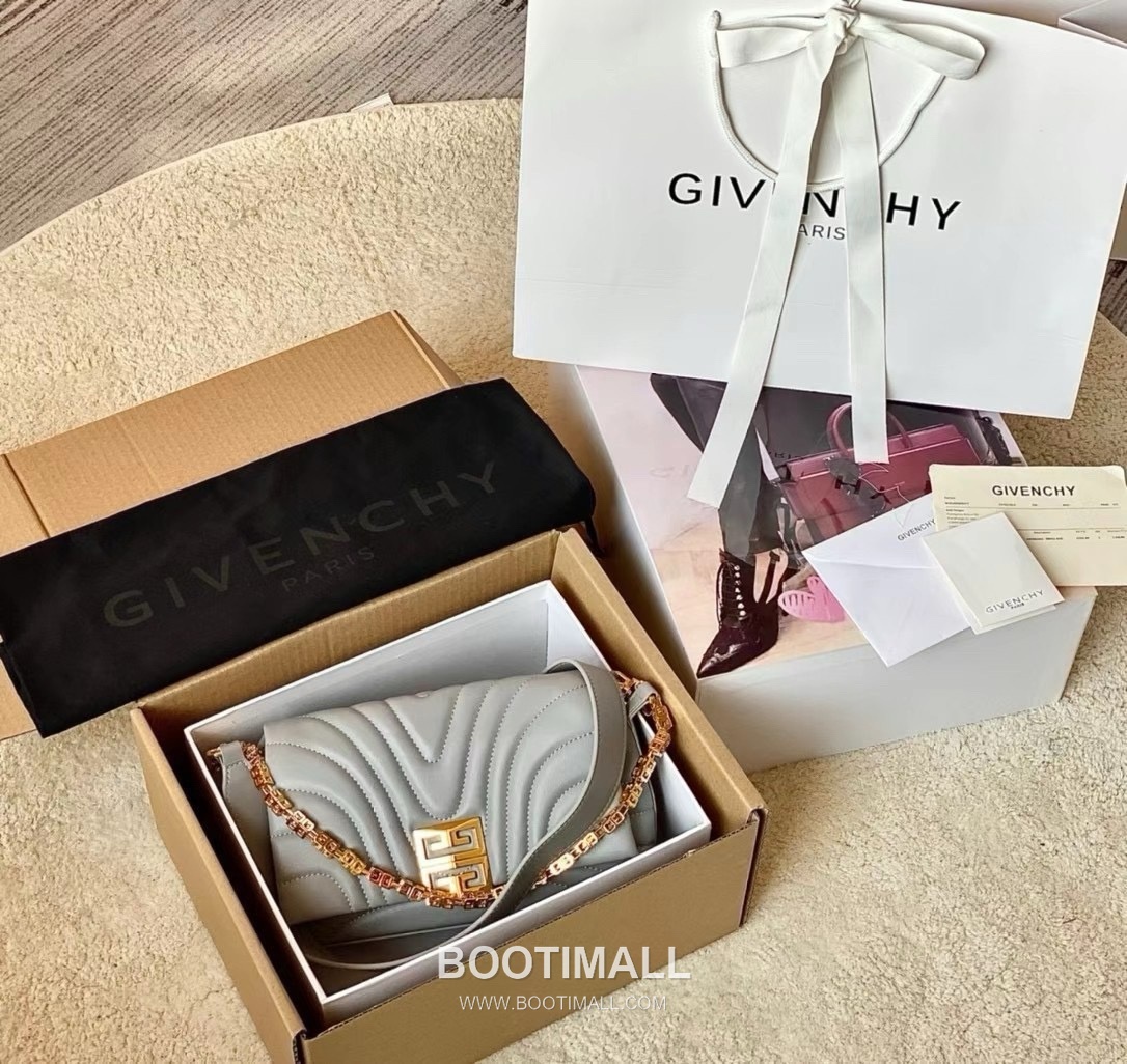 Fendi 4G Soft Baguette Lambskin Black Shoulder Bag 펜디 4G 소프트 바게트 램스킨 블랙 숄더백 25cm 1