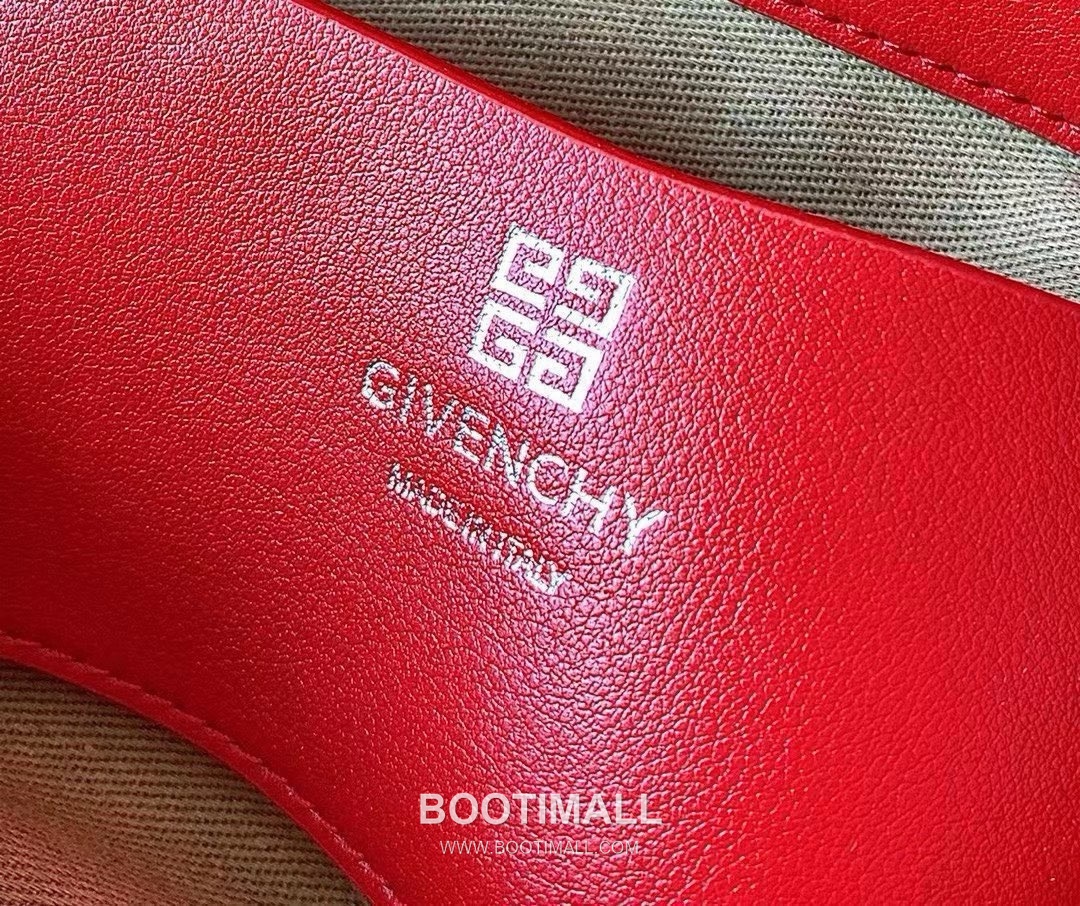 Fendi 4G Soft Baguette Lambskin Black Shoulder Bag 펜디 4G 소프트 바게트 램스킨 블랙 숄더백 25cm 10