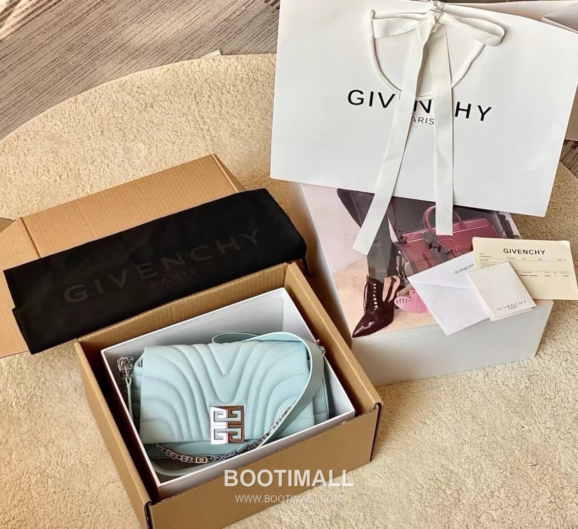 Fendi 4G Soft Baguette Lambskin Black Shoulder Bag 펜디 4G 소프트 바게트 램스킨 블랙 숄더백 25cm 1