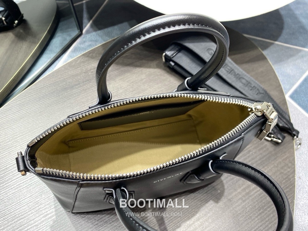 Givenchy Antigona Small Size Leather Black Shoulder Bag 지방시 안티고나 스몰 사이즈 레더 블랙 숄더백 9