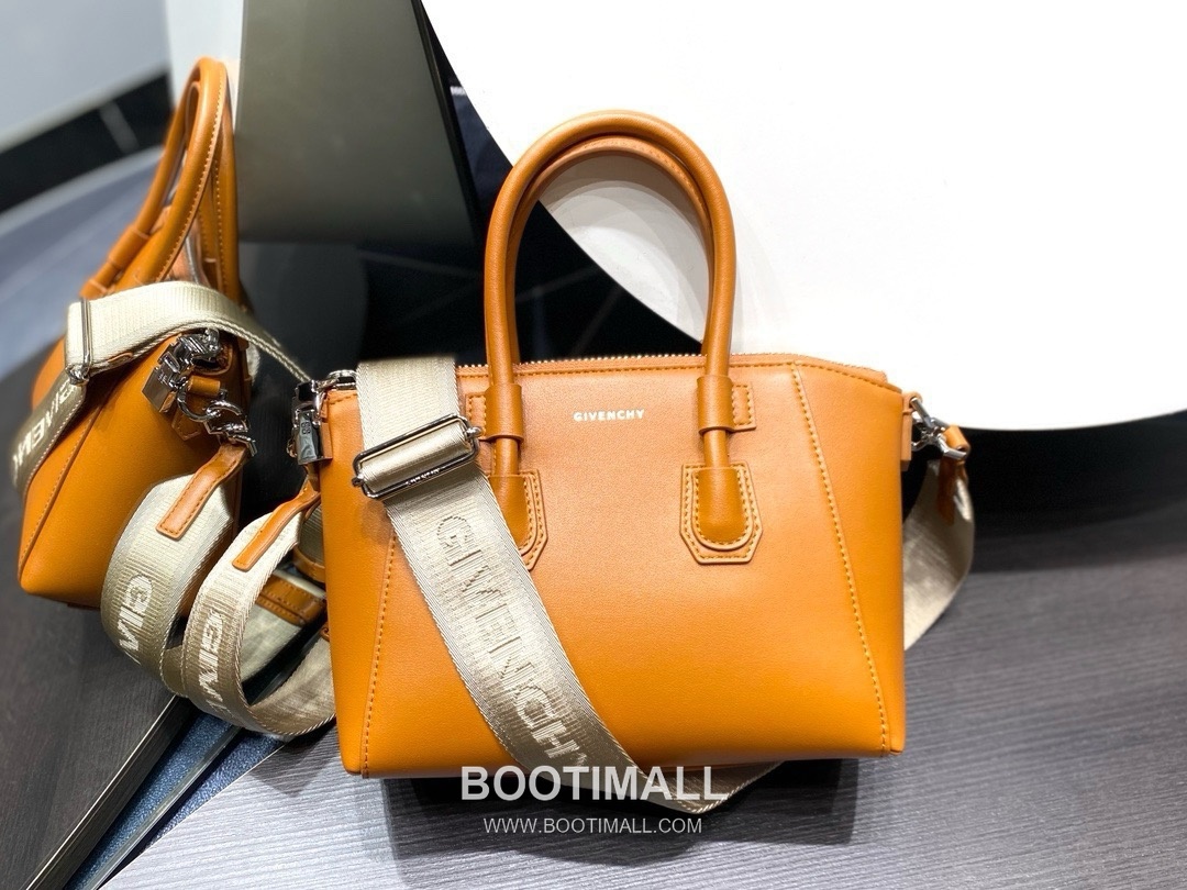 Givenchy Antigona Sport Small Calfskin Leather Orange Top Handle Bag 지방시 안티고나 스포츠 스몰 카프스킨 레더 오렌지 토트백 26cm 1