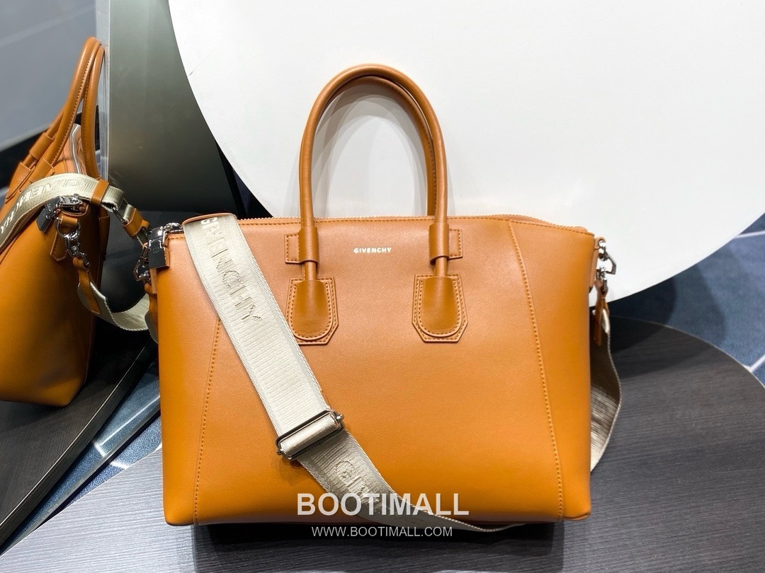 Givenchy Antigona Sport Medium Calfskin Orange Top Handle Bag 지방시 안티고나 스포츠 미디엄 카프스킨 오렌지 탑핸들백 37cm 1