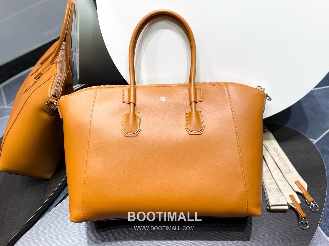 Givenchy Antigona Sport Calfskin Leather Black Shoulder Bag 지방시 안티고나 스포츠 카프스킨 레더 블랙 숄더백 48cm 3