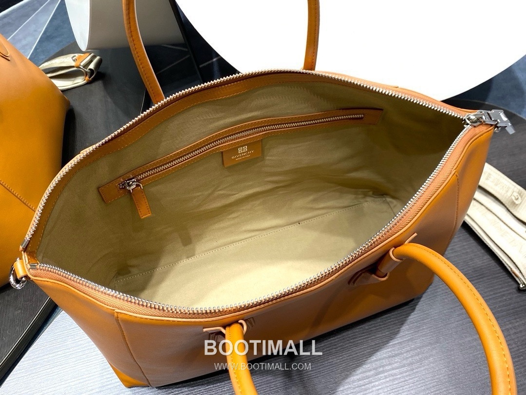 Givenchy Antigona Sport Calfskin Leather Black Shoulder Bag 지방시 안티고나 스포츠 카프스킨 레더 블랙 숄더백 48cm 7