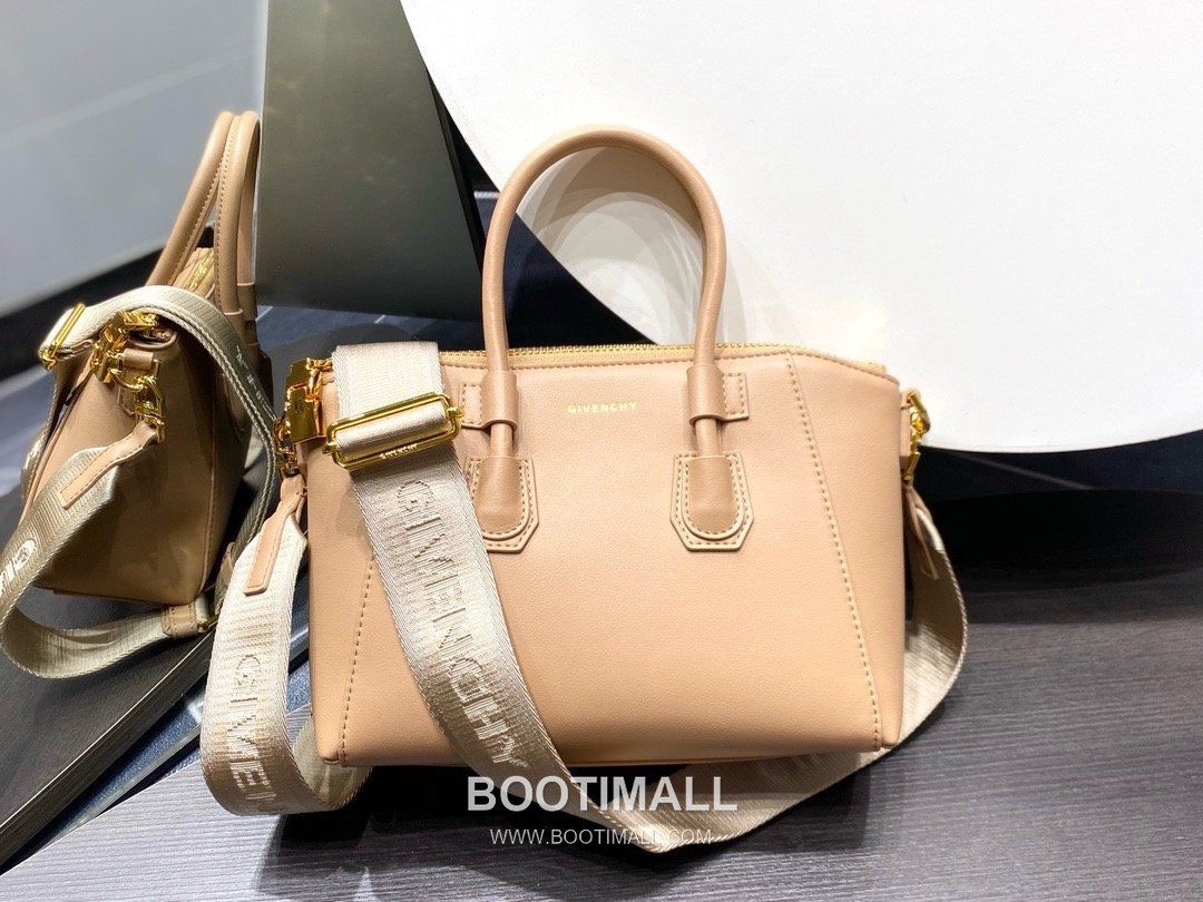 Givenchy Antigona Sport Small Calfskin Leather Orange Top Handle Bag 지방시 안티고나 스포츠 스몰 카프스킨 레더 오렌지 토트백 26cm 1