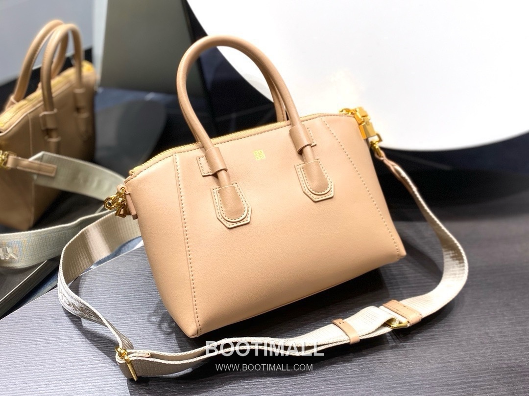 Givenchy Antigona Sport Small Calfskin Leather Orange Top Handle Bag 지방시 안티고나 스포츠 스몰 카프스킨 레더 오렌지 토트백 26cm 3