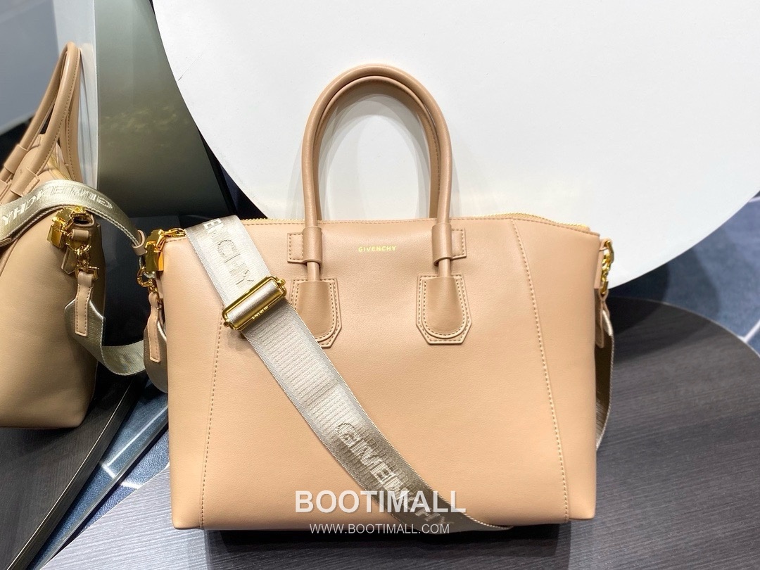 Givenchy Antigona Sport Medium Calfskin Orange Top Handle Bag 지방시 안티고나 스포츠 미디엄 카프스킨 오렌지 탑핸들백 37cm 1