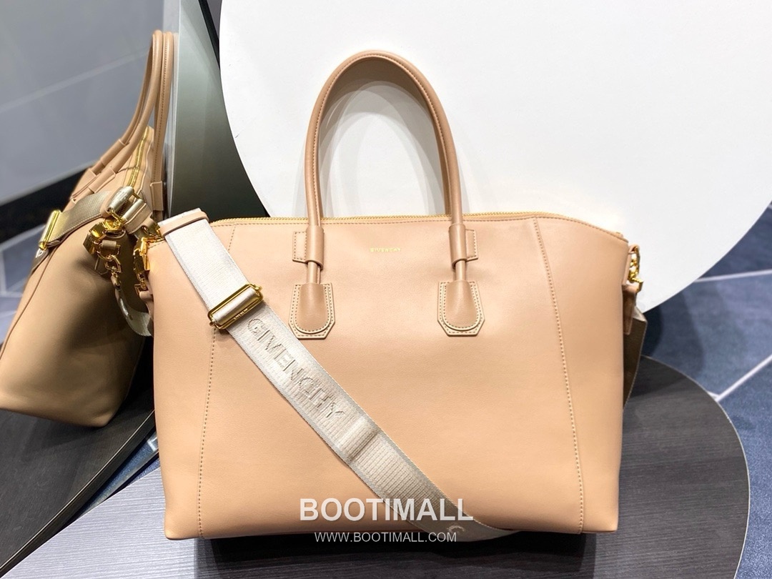 Givenchy Antigona Sport Calfskin Leather Black Shoulder Bag 지방시 안티고나 스포츠 카프스킨 레더 블랙 숄더백 48cm 1