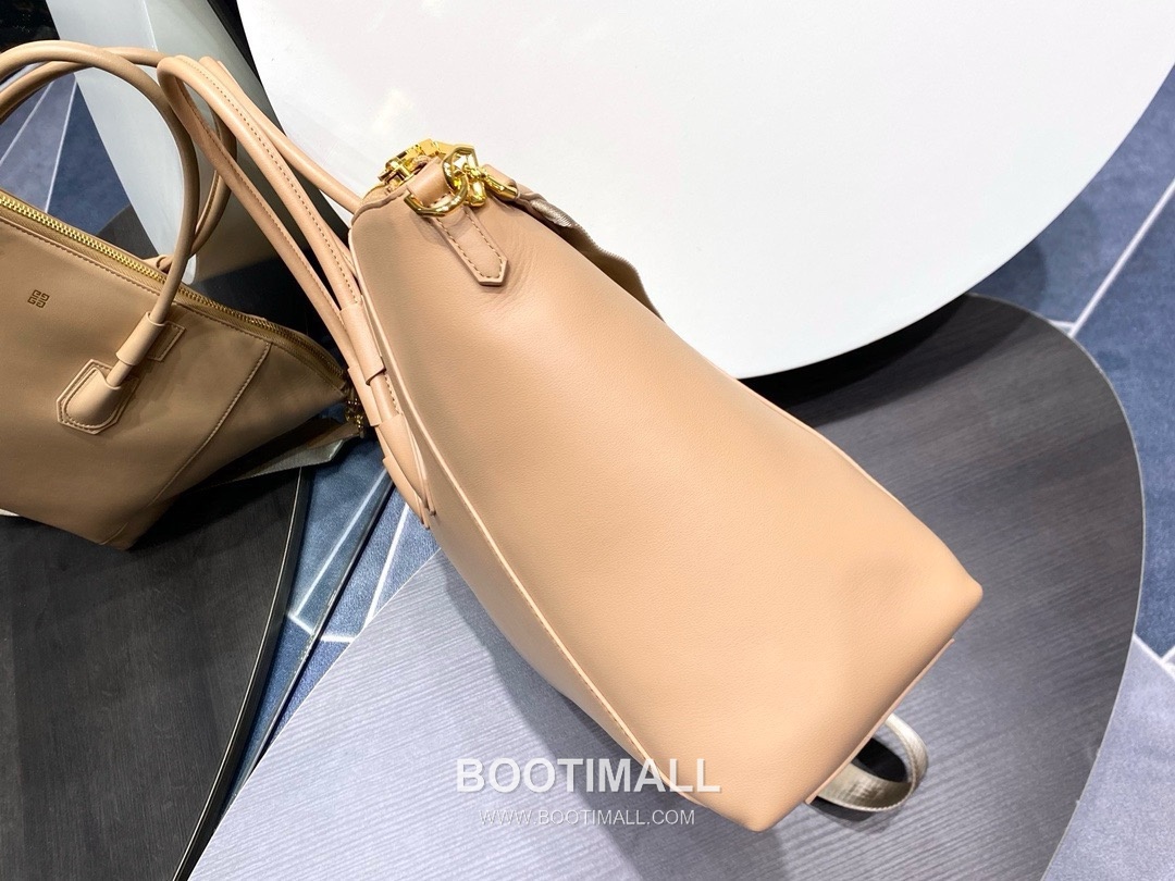 Givenchy Antigona Sport Calfskin Leather Black Shoulder Bag 지방시 안티고나 스포츠 카프스킨 레더 블랙 숄더백 48cm 2