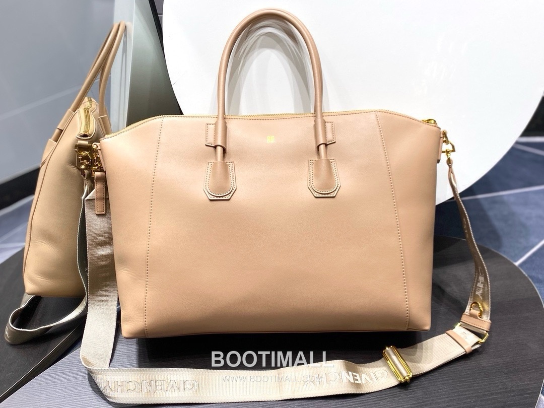 Givenchy Antigona Sport Calfskin Leather Black Shoulder Bag 지방시 안티고나 스포츠 카프스킨 레더 블랙 숄더백 48cm 3