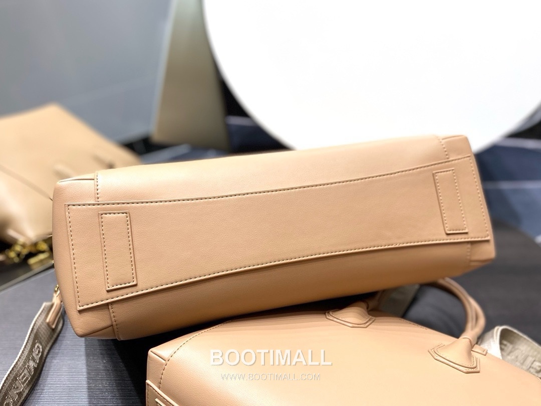 Givenchy Antigona Sport Calfskin Leather Black Shoulder Bag 지방시 안티고나 스포츠 카프스킨 레더 블랙 숄더백 48cm 4