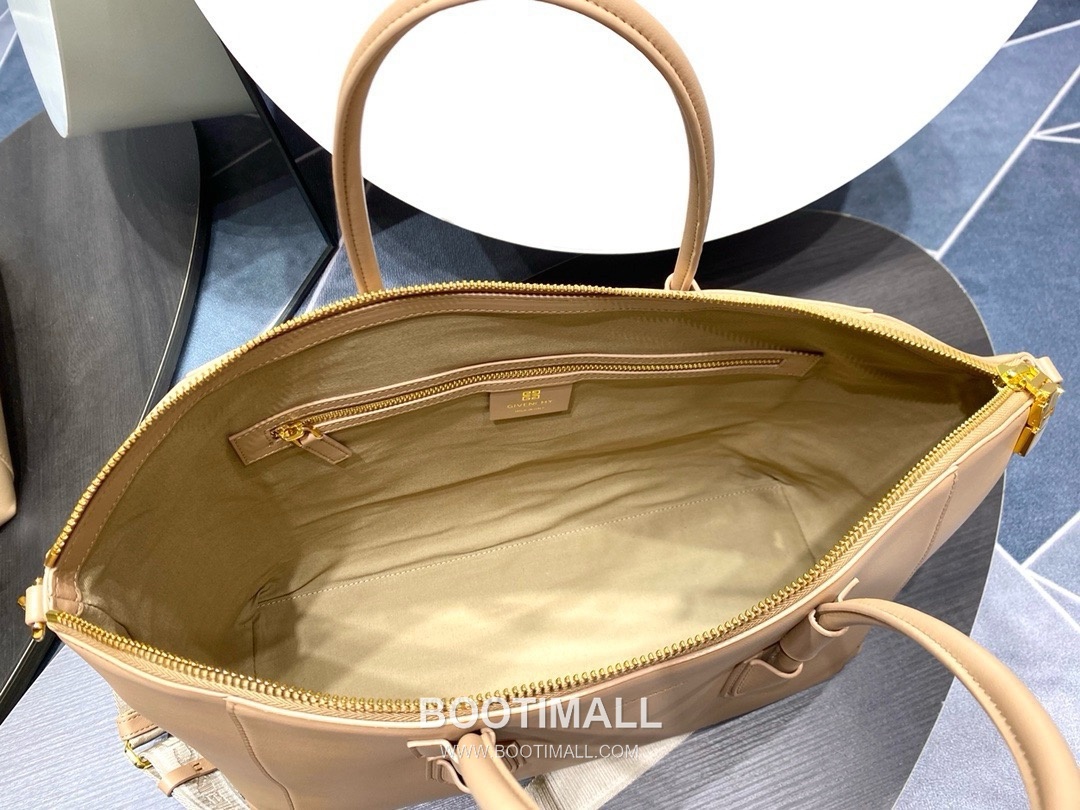 Givenchy Antigona Sport Calfskin Leather Black Shoulder Bag 지방시 안티고나 스포츠 카프스킨 레더 블랙 숄더백 48cm 8