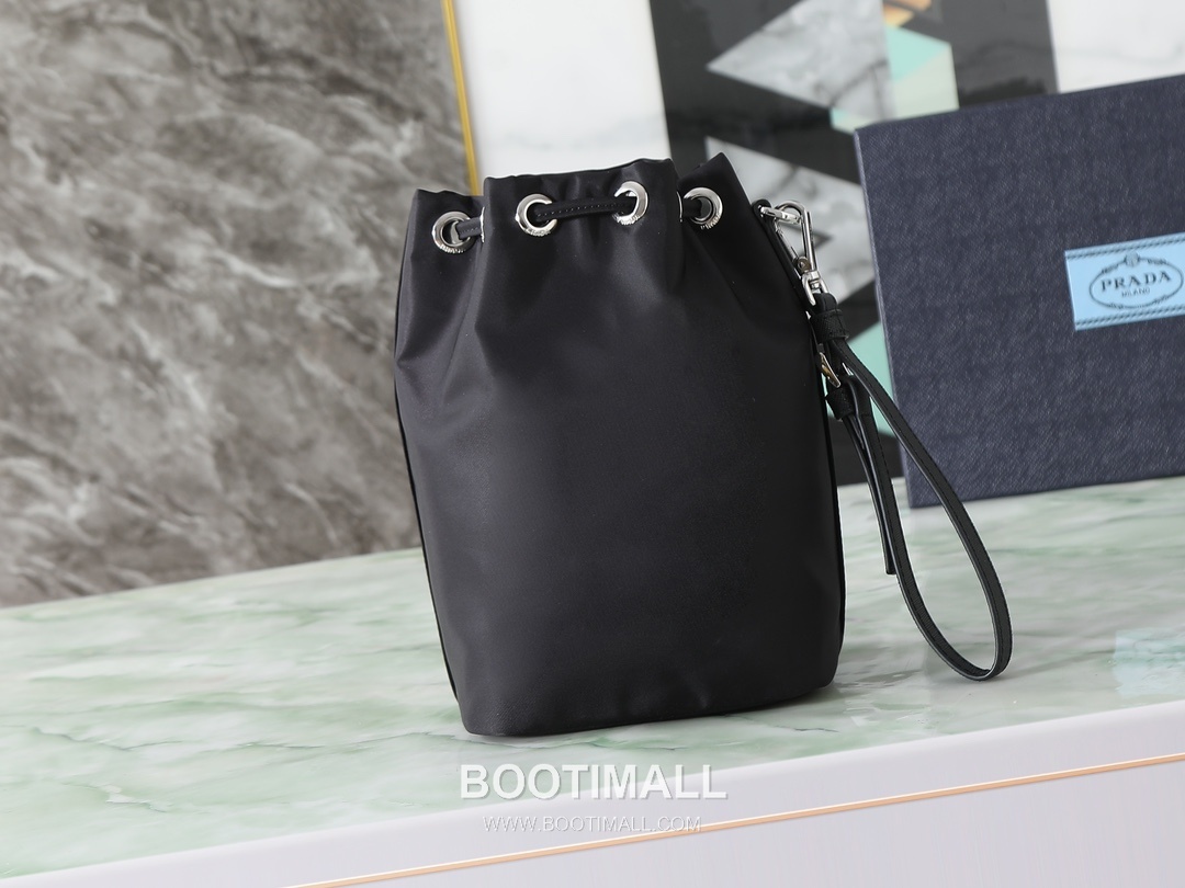 Prada Re-Nylon Drawstring Pouch Recycled Nylon, Calfskin Leather Black 프라다 리나일론 드로스트링 파우치 1NS369_R067_F0002 리사이클 나일론, 카프스킨 가죽 블랙 23cm 3