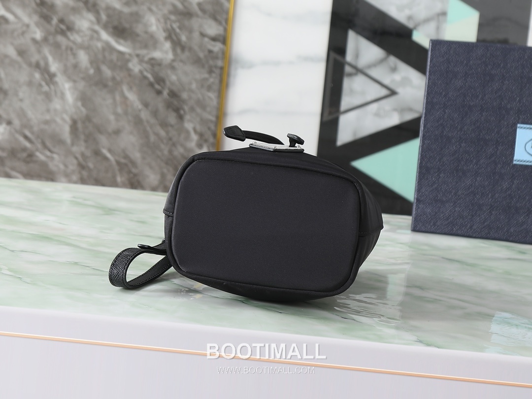 Prada Re-Nylon Drawstring Pouch Recycled Nylon, Calfskin Leather Black 프라다 리나일론 드로스트링 파우치 1NS369_R067_F0002 리사이클 나일론, 카프스킨 가죽 블랙 23cm 4