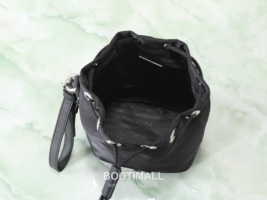 Prada Re-Nylon Drawstring Pouch Recycled Nylon, Calfskin Leather Black 프라다 리나일론 드로스트링 파우치 1NS369_R067_F0002 리사이클 나일론, 카프스킨 가죽 블랙 23cm 6