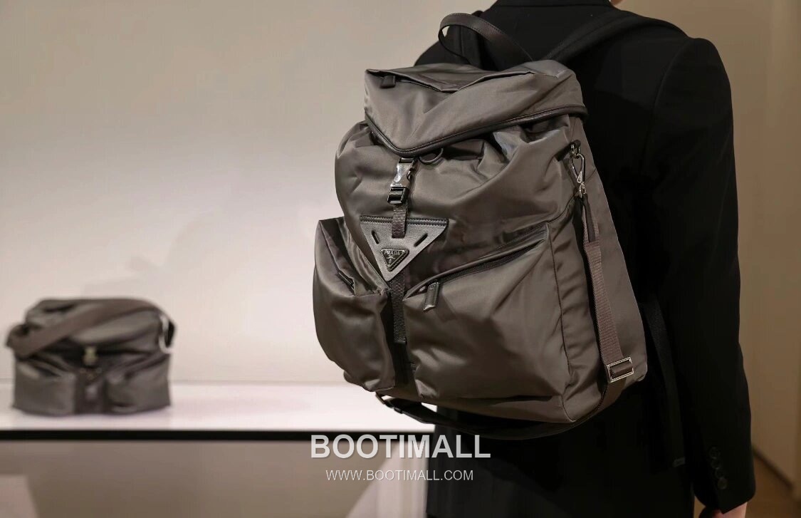 Prada Backpack Nylon, Calfskin New Color 프라다 2VZ108 백팩 나일론, 카프스킨 뉴 컬러 45cm 1