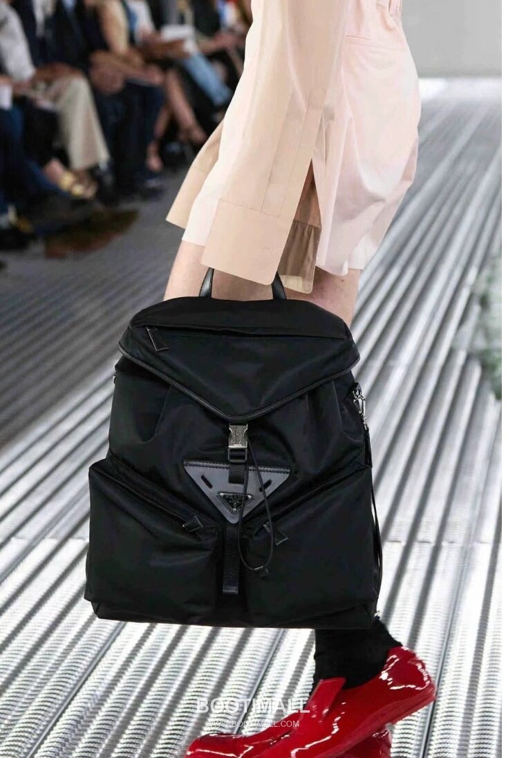 Prada Backpack Nylon, Calfskin Black 프라다 2VZ108 백팩 나일론, 카프스킨 블랙 45cm 2