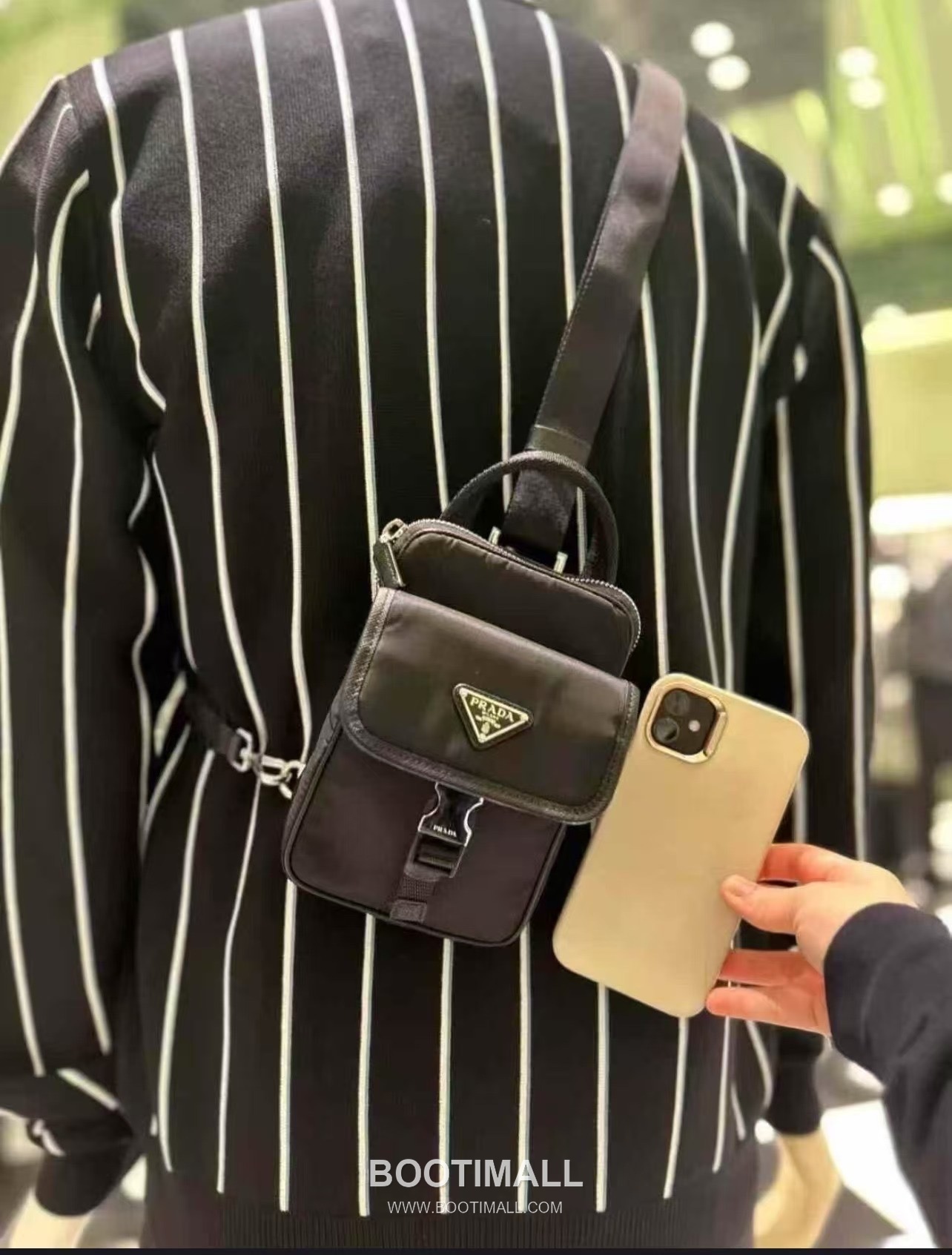 Prada Smartphone Chest Bag Re-Nylon, Saffiano Leather Black 프라다 스마트폰 체스트백 2ZH194 리나일론, 사피아노 레더 블랙 17cm 2