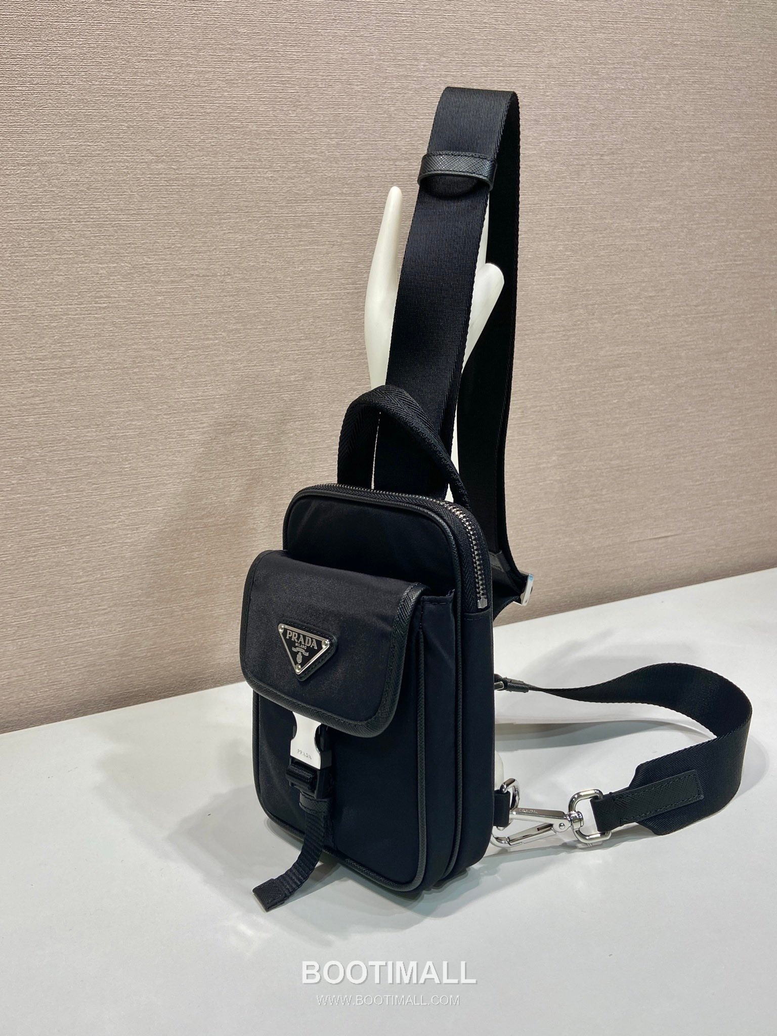 Prada Smartphone Chest Bag Re-Nylon, Saffiano Leather Black 프라다 스마트폰 체스트백 2ZH194 리나일론, 사피아노 레더 블랙 17cm 6