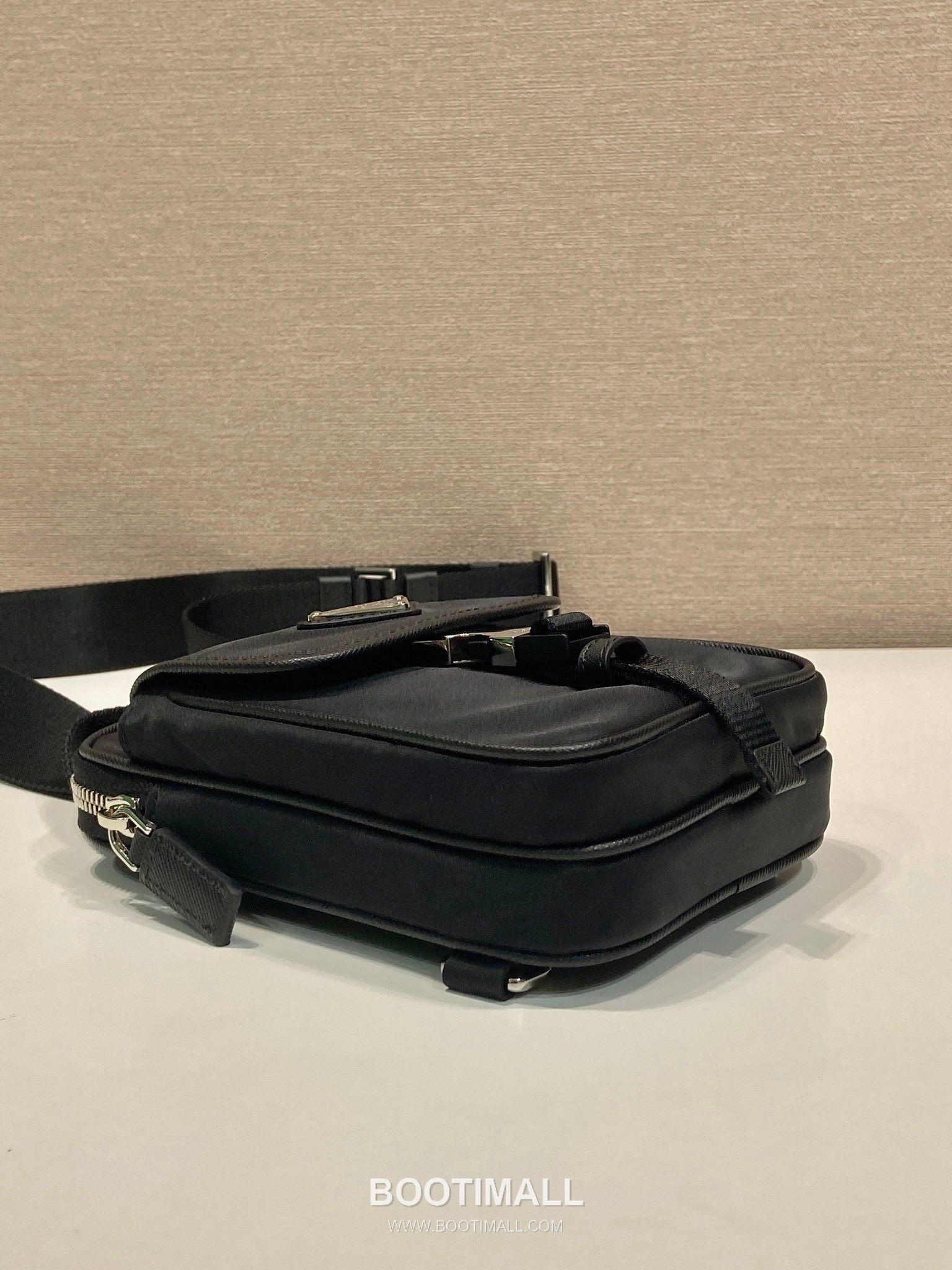 Prada Smartphone Chest Bag Re-Nylon, Saffiano Leather Black 프라다 스마트폰 체스트백 2ZH194 리나일론, 사피아노 레더 블랙 17cm 9