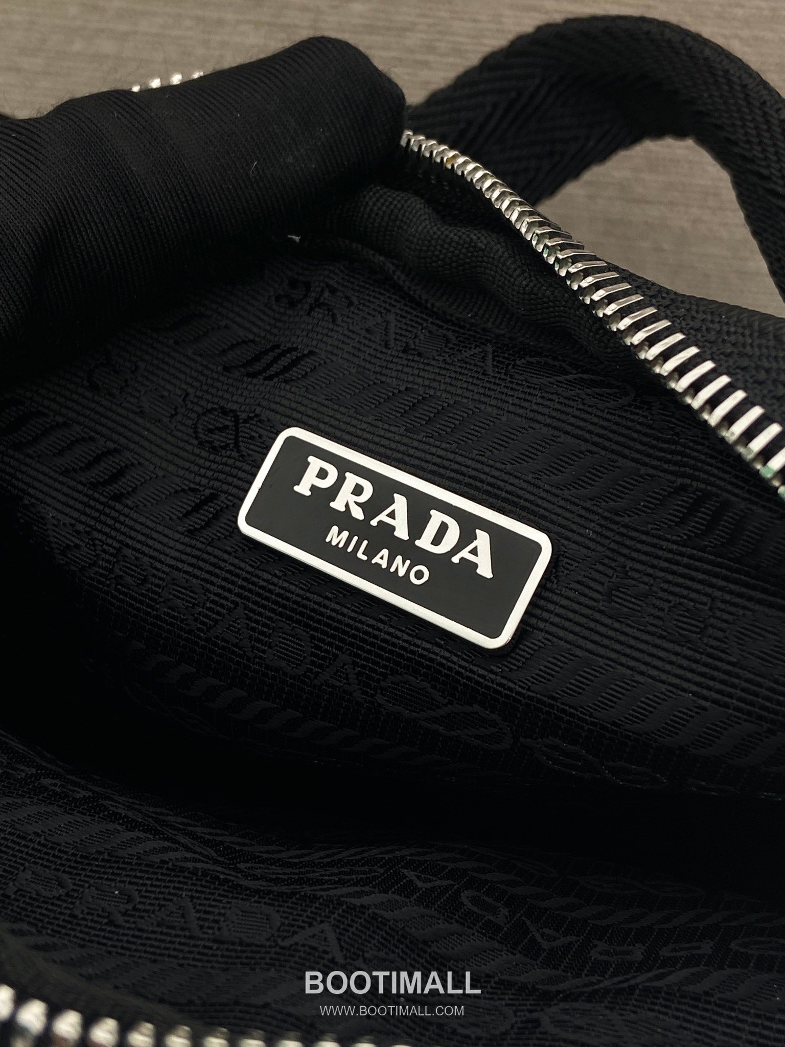 Prada Smartphone Chest Bag Re-Nylon, Saffiano Leather Black 프라다 스마트폰 체스트백 2ZH194 리나일론, 사피아노 레더 블랙 17cm 12