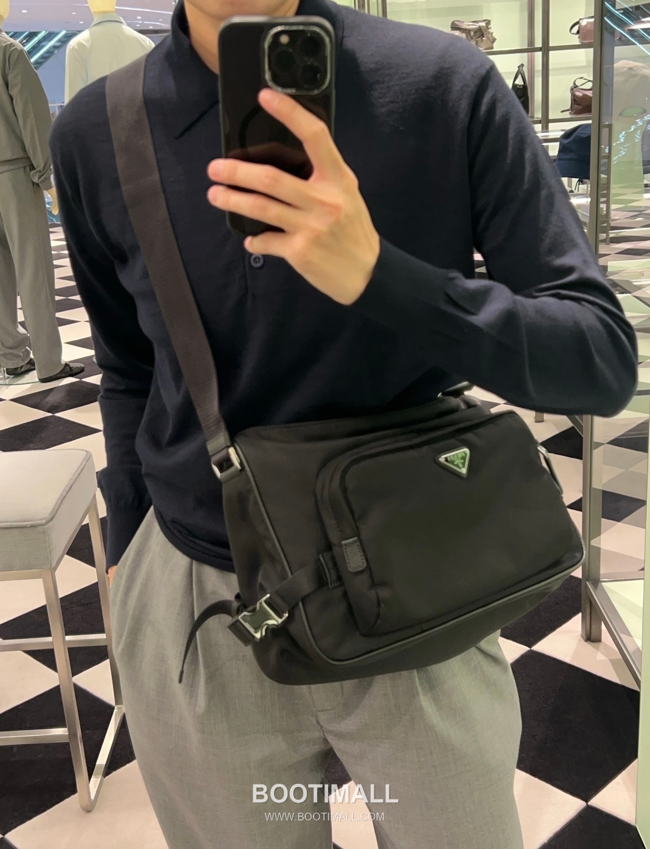 Prada Messenger Bag Re-Nylon, Saffiano Leather Black 프라다 2VH191 메신저백 라지 리나일론, 사피아노 레더 블랙 35cm 4
