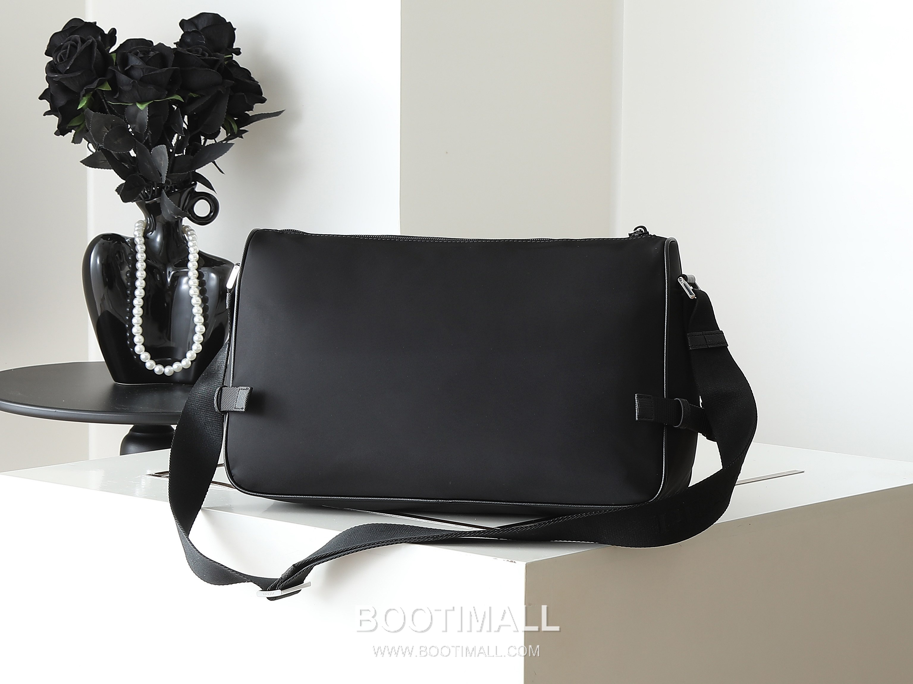 Prada Messenger Bag Re-Nylon, Saffiano Leather Black 프라다 2VH191 메신저백 라지 리나일론, 사피아노 레더 블랙 35cm 7