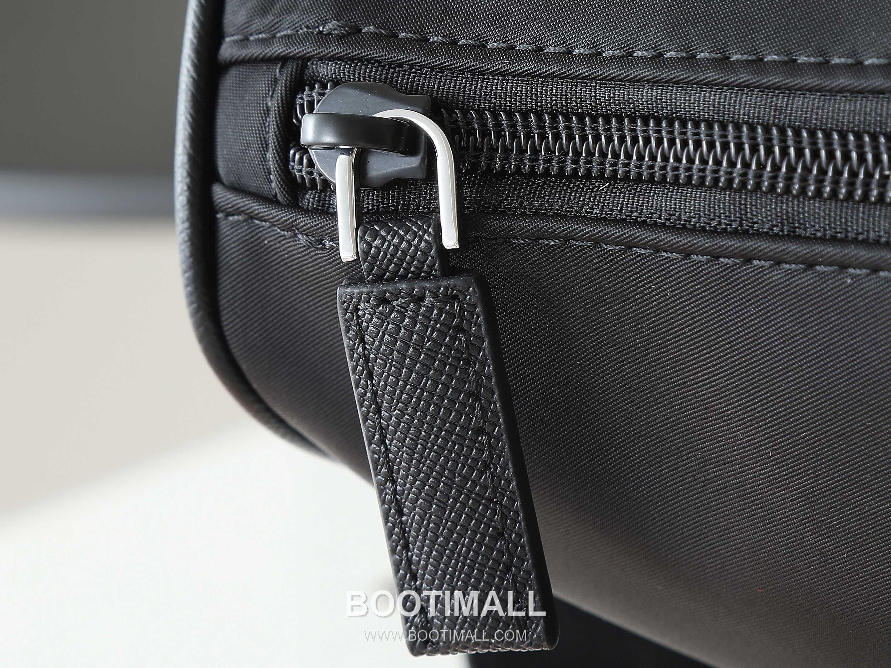 Prada Messenger Bag Re-Nylon, Saffiano Leather Black 프라다 2VH191 메신저백 라지 리나일론, 사피아노 레더 블랙 35cm 10