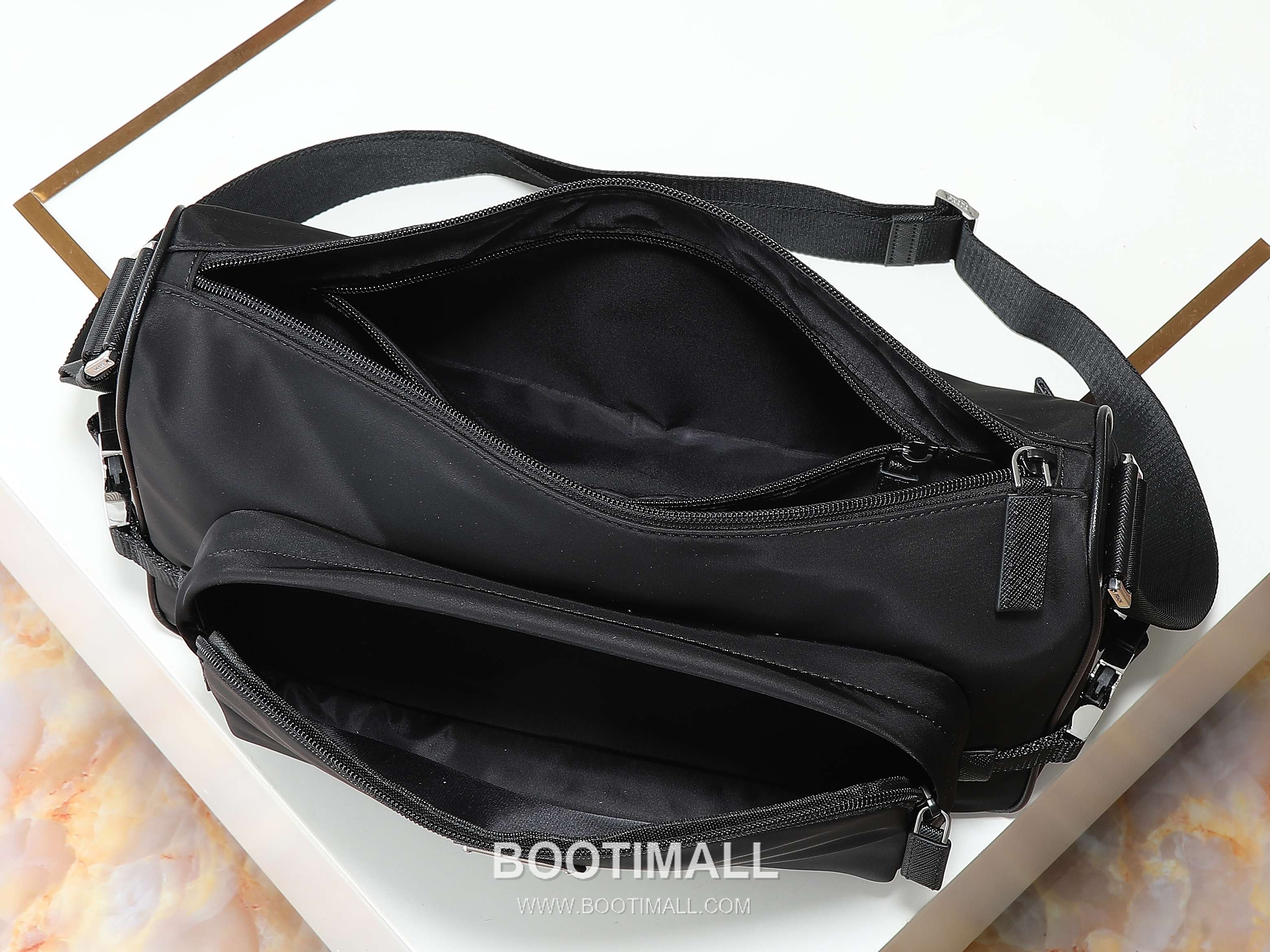Prada Messenger Bag Re-Nylon, Saffiano Leather Black 프라다 2VH191 메신저백 라지 리나일론, 사피아노 레더 블랙 35cm 12