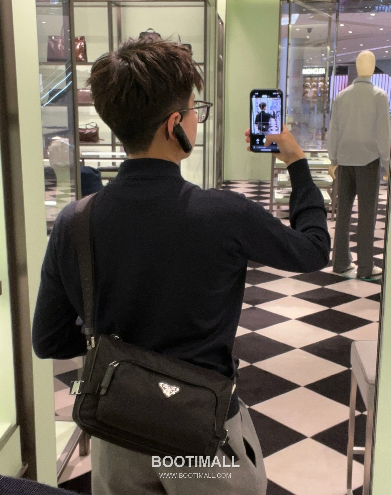 Prada Messenger Bag Re-Nylon, Saffiano Leather Trim Black 프라다 2VH192 메신저백 리나일론, 사피아노 레더 트리밍 블랙 28cm 2