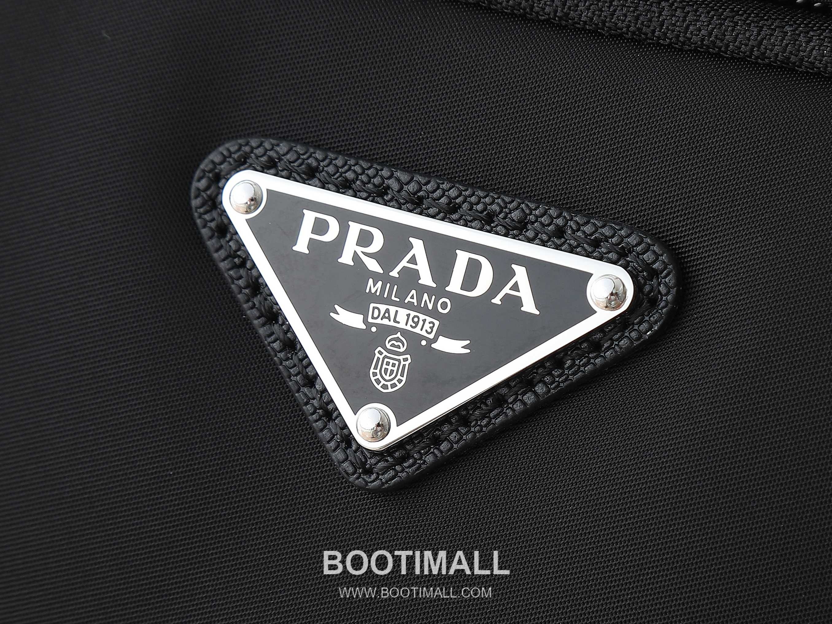 Prada Messenger Bag Re-Nylon, Saffiano Leather Trim Black 프라다 2VH192 메신저백 리나일론, 사피아노 레더 트리밍 블랙 28cm 6