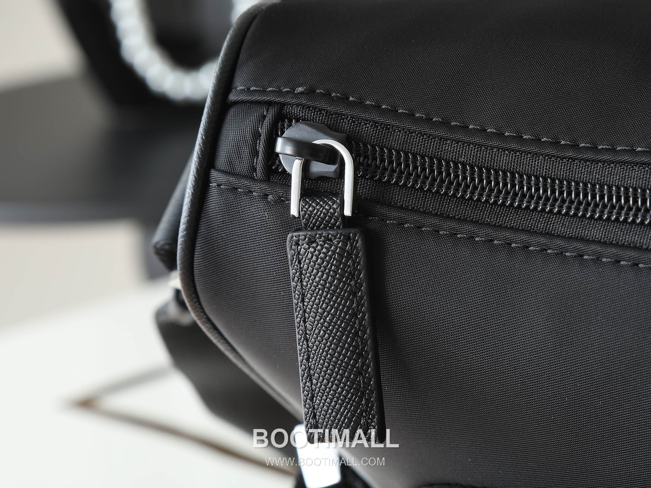 Prada Messenger Bag Re-Nylon, Saffiano Leather Trim Black 프라다 2VH192 메신저백 리나일론, 사피아노 레더 트리밍 블랙 28cm 9