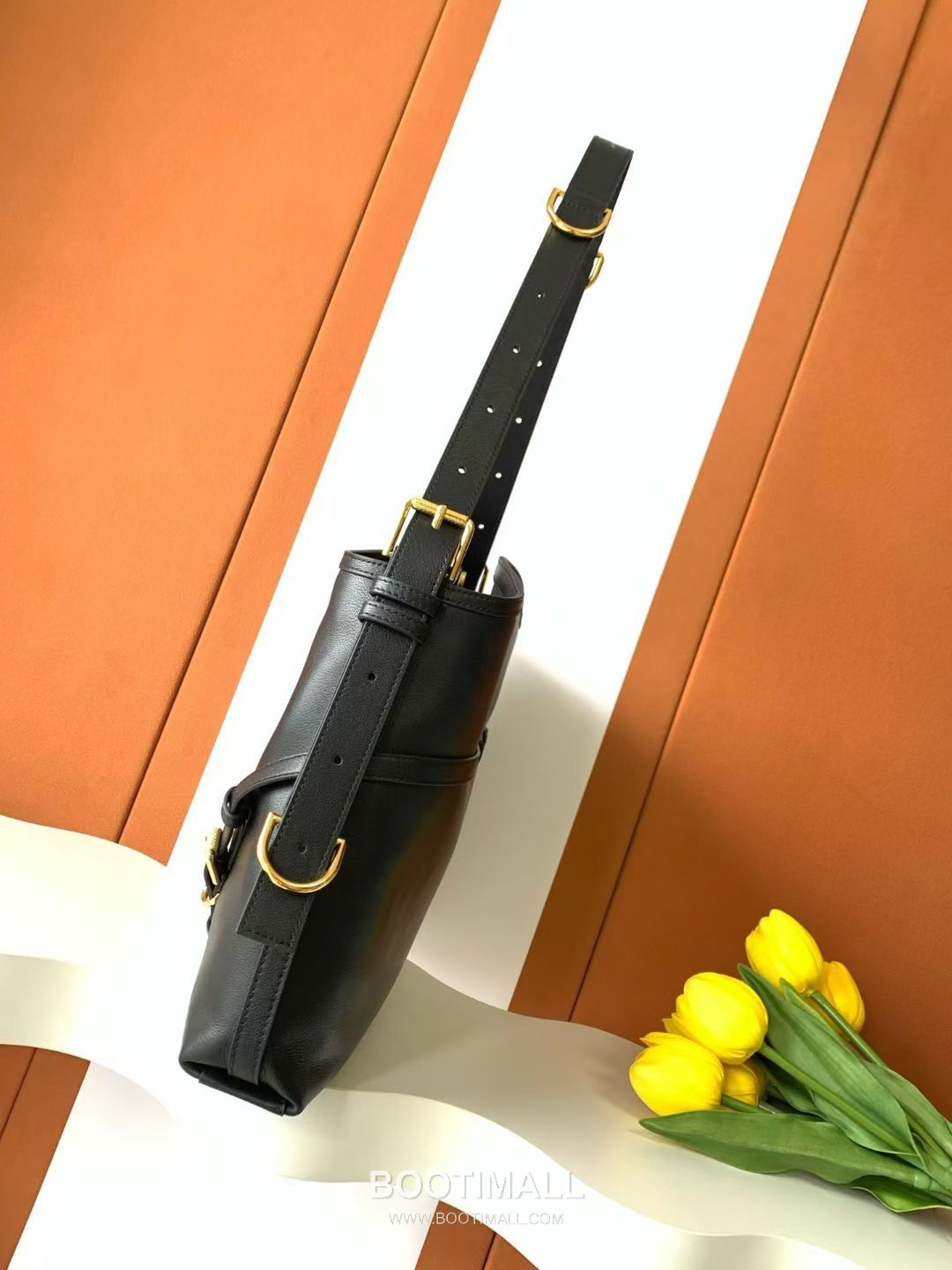 Givenchy TM Voyou Hobo Calfskin Leather Black Hobo Bag 지방시 TM 보야주 호보 카프스킨 레더 블랙 호보백 40cm 2