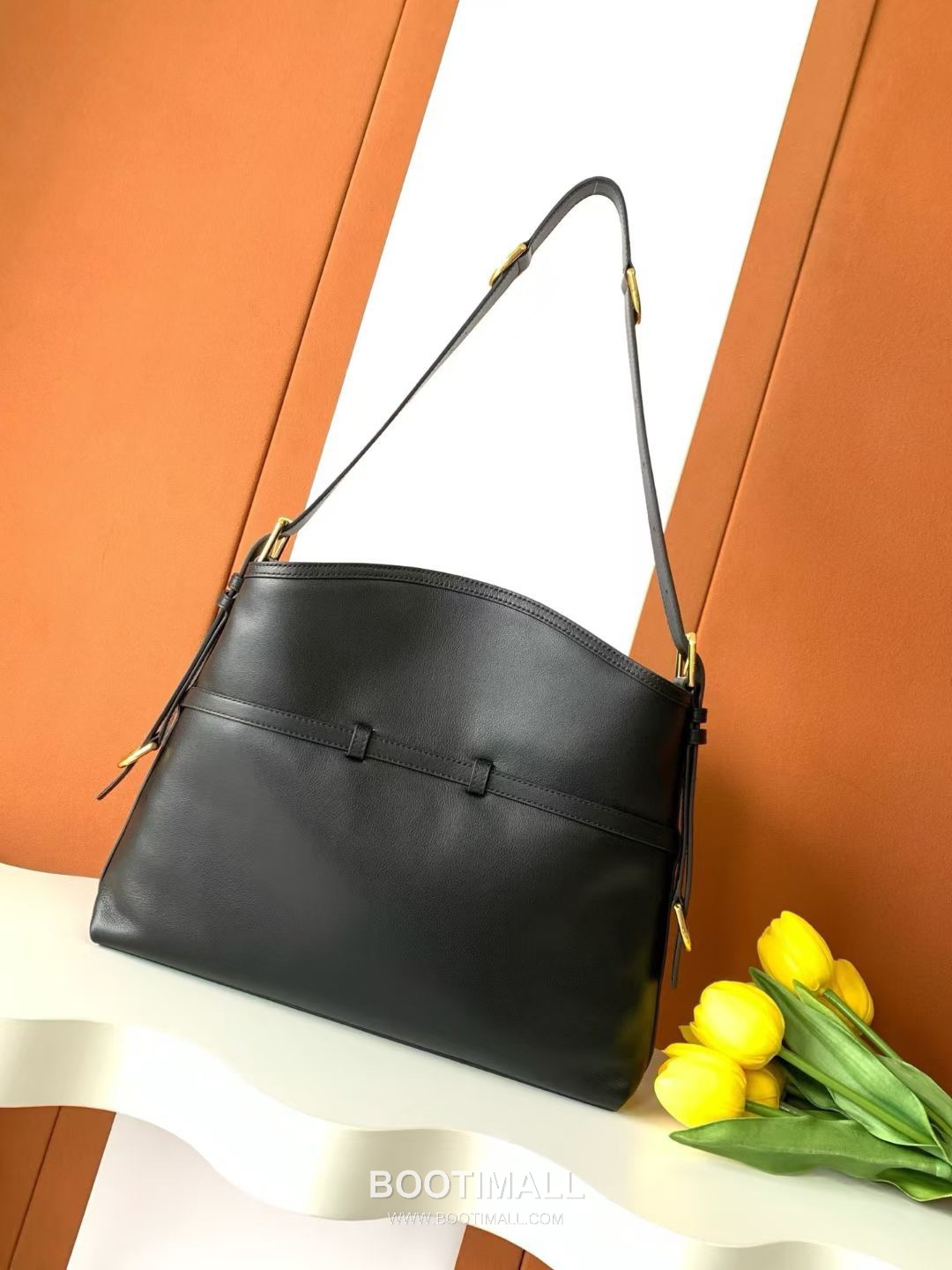 Givenchy TM Voyou Hobo Calfskin Leather Black Hobo Bag 지방시 TM 보야주 호보 카프스킨 레더 블랙 호보백 40cm 3