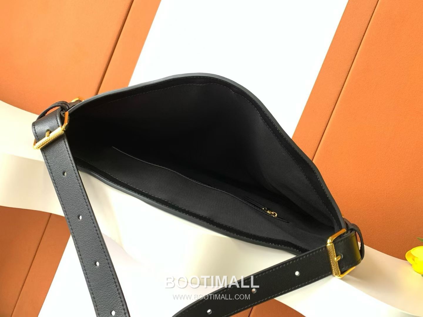 Givenchy TM Voyou Hobo Calfskin Leather Black Hobo Bag 지방시 TM 보야주 호보 카프스킨 레더 블랙 호보백 40cm 5