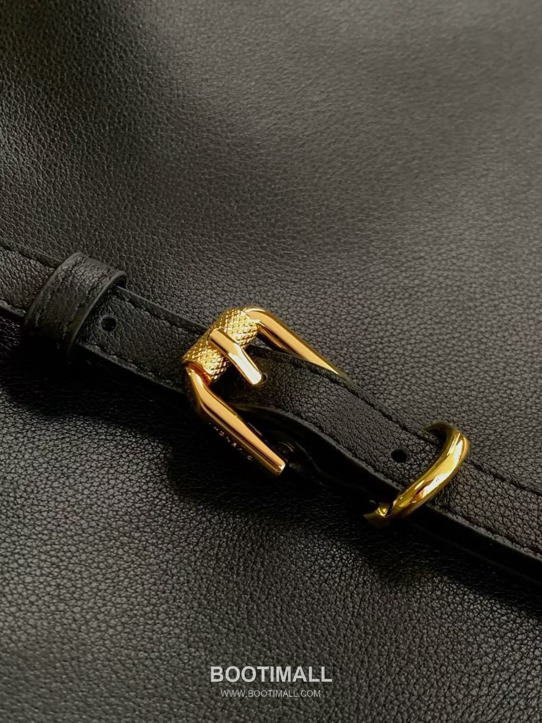 Givenchy TM Voyou Hobo Calfskin Leather Black Hobo Bag 지방시 TM 보야주 호보 카프스킨 레더 블랙 호보백 40cm 7