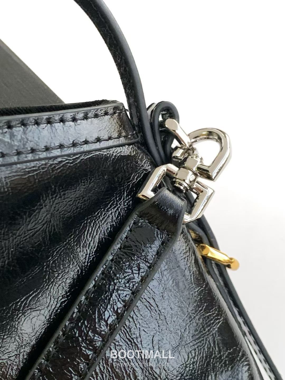 Givenchy Voyou Nano Bag Leather Black Shoulder Bag 지방시 보야주 나노 백 레더 블랙 숄더백 22cm 18