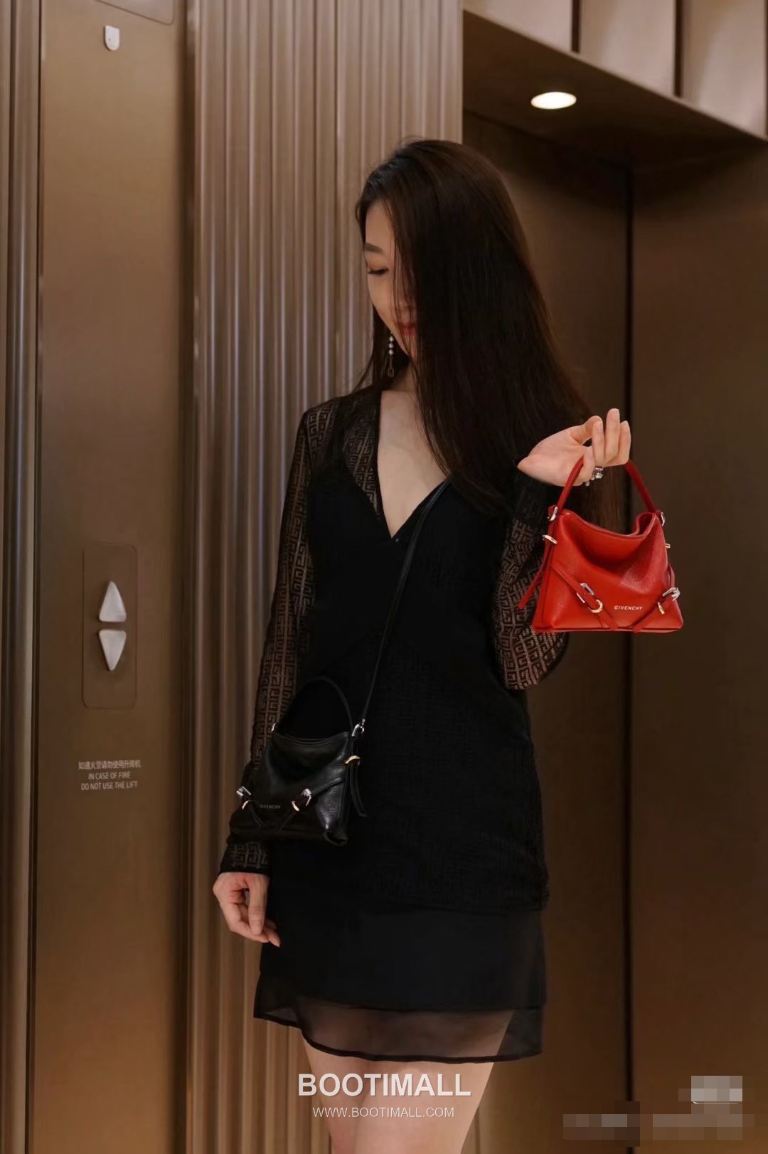 Givenchy Voyou Nano Bag Leather Black Shoulder Bag 지방시 보야주 나노 백 레더 블랙 숄더백 22cm 9