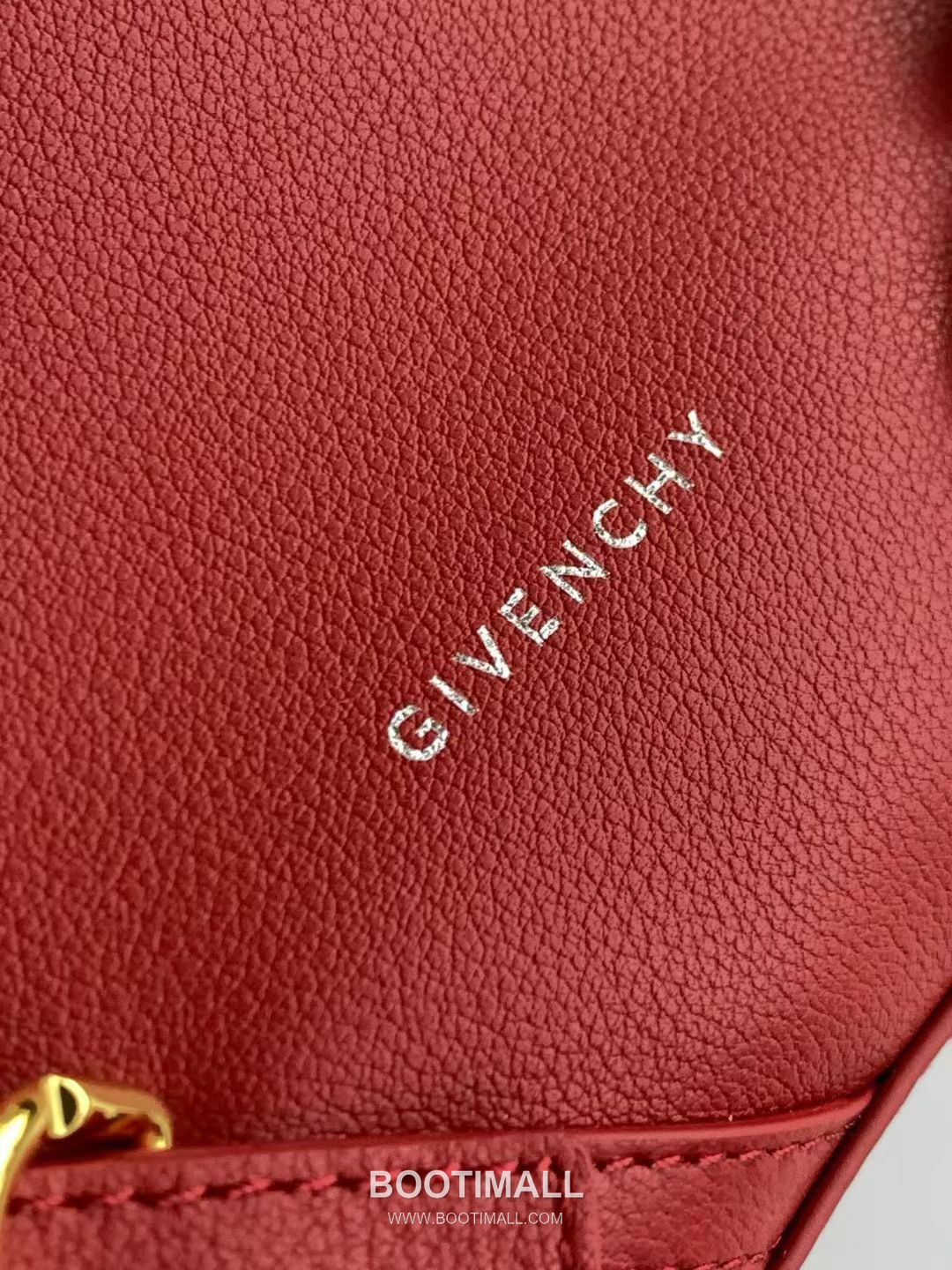 Givenchy Voyou Nano Bag Leather Black Shoulder Bag 지방시 보야주 나노 백 레더 블랙 숄더백 22cm 15