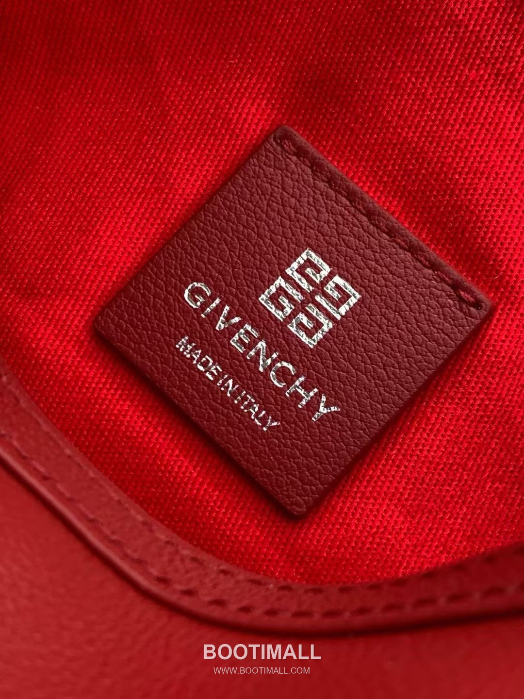 Givenchy Voyou Nano Bag Leather Black Shoulder Bag 지방시 보야주 나노 백 레더 블랙 숄더백 22cm 18