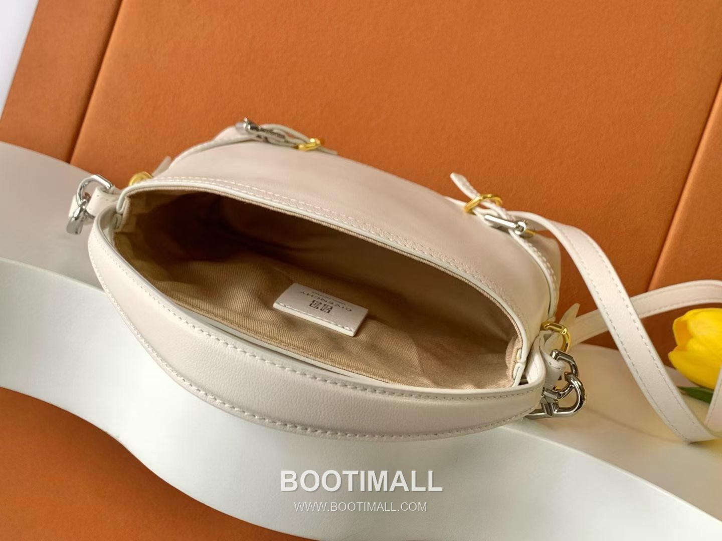 Givenchy Voyou Nano Calfskin Leather  Handbag 지방시 보야주 나노 카프스킨 레더 미기재 핸드백 19cm 5