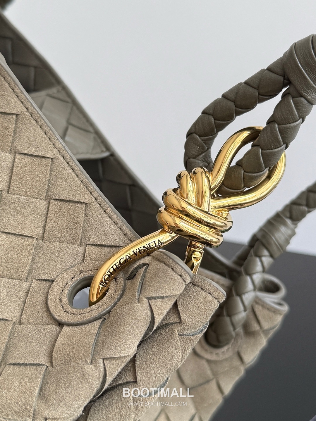 Bottega Veneta Andiamo Parachute Large Intrecciato Leather Khaki Shoulder Bag 보테가 베네타 안디아모 파라슈트 라지 인트레치아토 레더 카키 숄더백 30cm 6