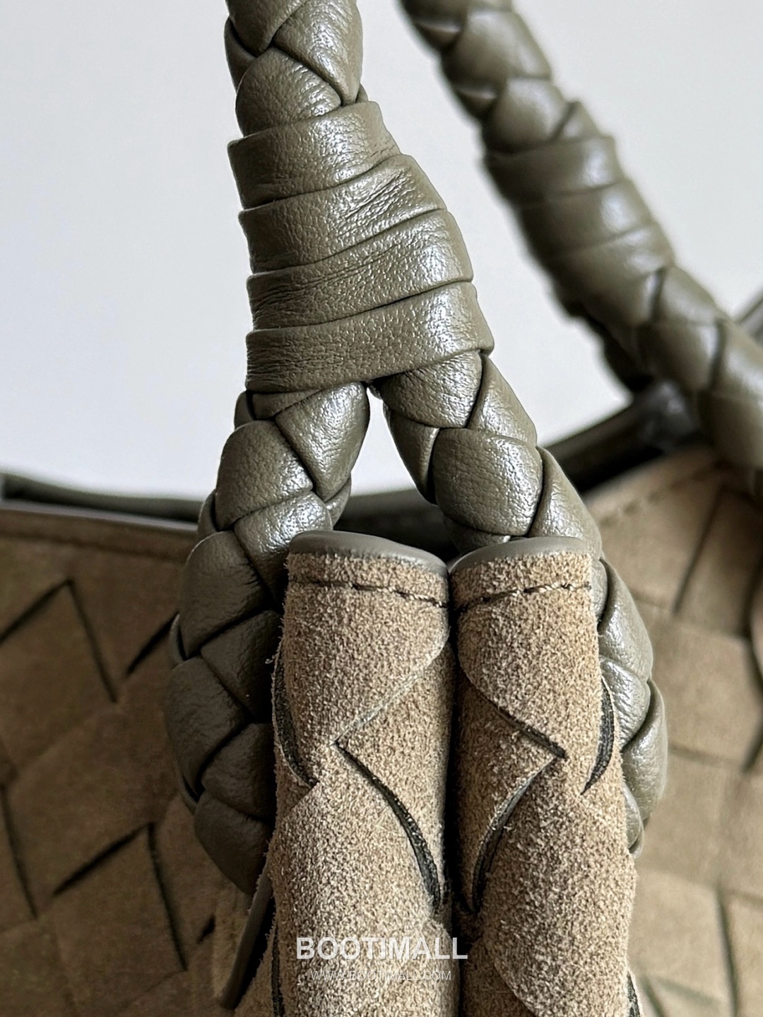 Bottega Veneta Andiamo Parachute Large Intrecciato Leather Khaki Shoulder Bag 보테가 베네타 안디아모 파라슈트 라지 인트레치아토 레더 카키 숄더백 30cm 9