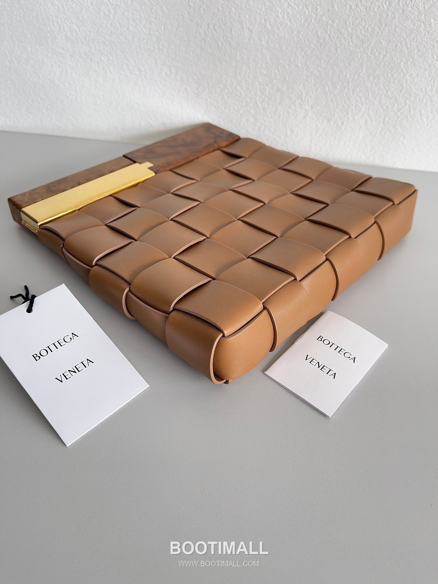 Bottega Veneta Intrecciato Wood Clutch Nappa Lambskin Brown 보테가 베네타 인트레치아토 우드 클러치 나파 램스킨 브라운 28cm 4