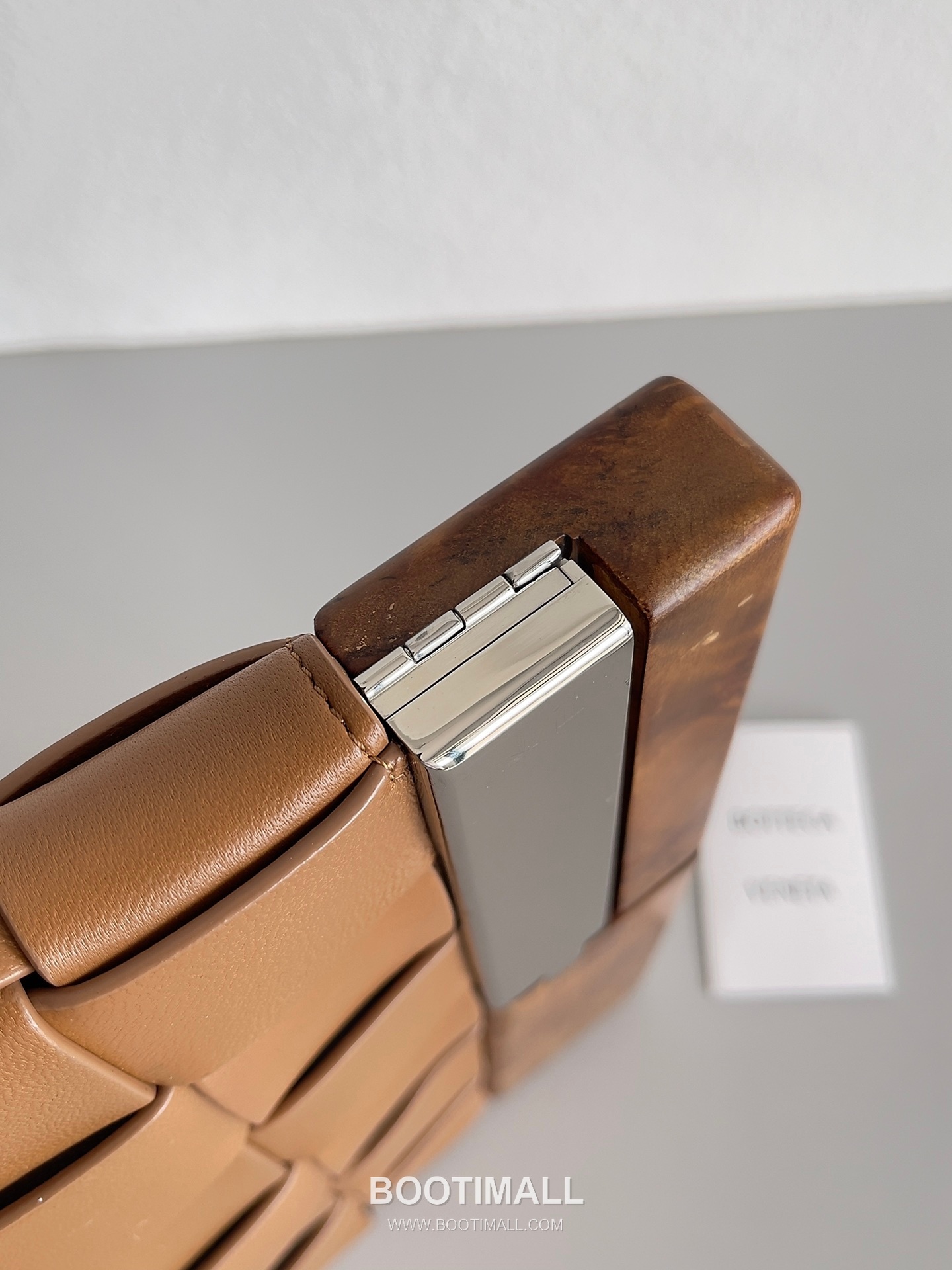 Bottega Veneta Intrecciato Wood Clutch Nappa Lambskin Brown 보테가 베네타 인트레치아토 우드 클러치 나파 램스킨 브라운 28cm 5