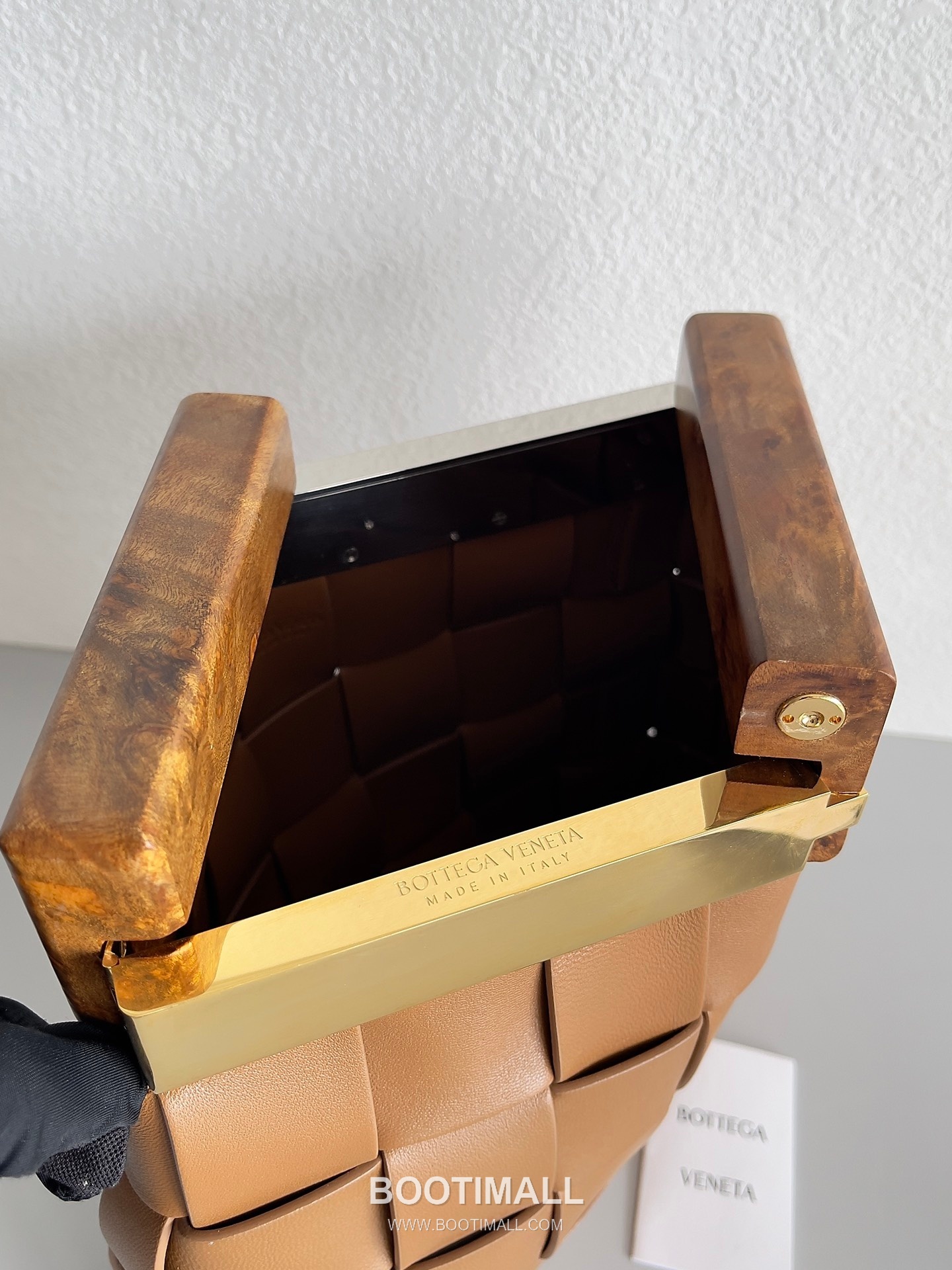 Bottega Veneta Intrecciato Wood Clutch Nappa Lambskin Brown 보테가 베네타 인트레치아토 우드 클러치 나파 램스킨 브라운 28cm 8