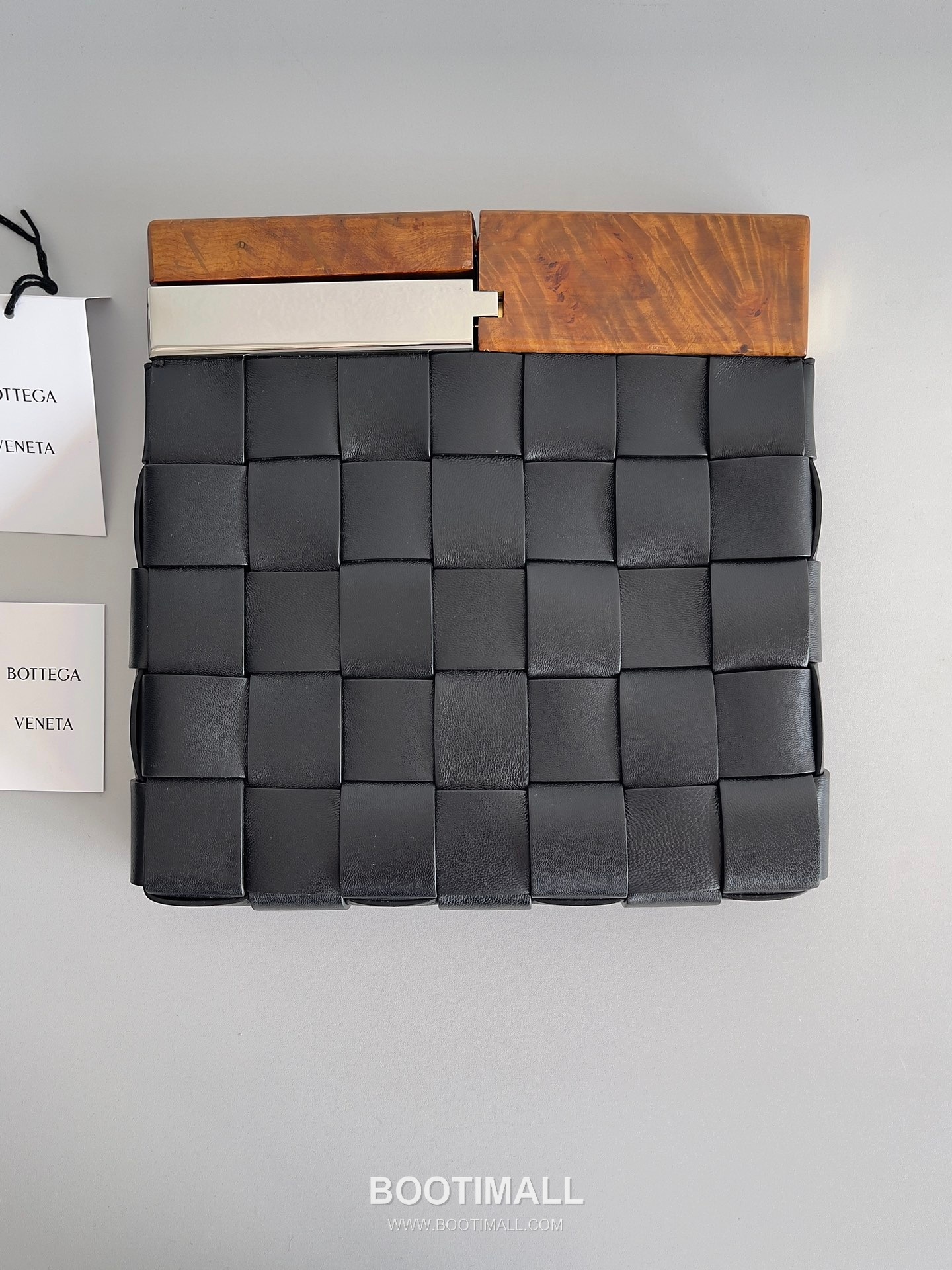 Bottega Veneta Intrecciato Wood Clutch Nappa Lambskin Brown 보테가 베네타 인트레치아토 우드 클러치 나파 램스킨 브라운 28cm 2